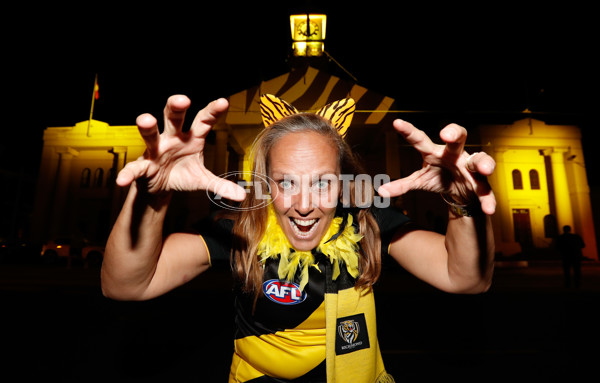 AFL 2017 Media - Melbourne Turns Yellow and Black - 555121