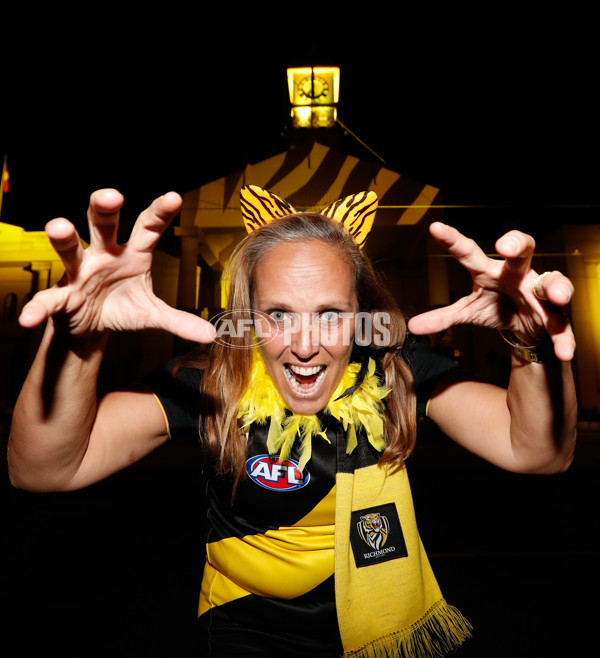 AFL 2017 Media - Melbourne Turns Yellow and Black - 555120