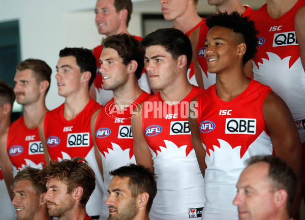 AFL 2018 Media - Sydney Swans Team Photo Day - 566036