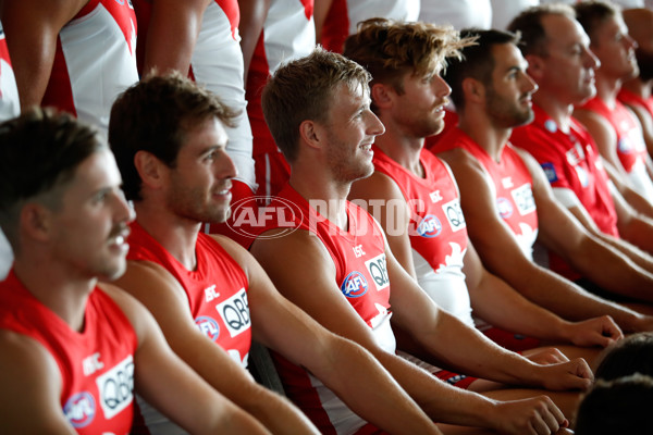 AFL 2018 Media - Sydney Swans Team Photo Day - 566034
