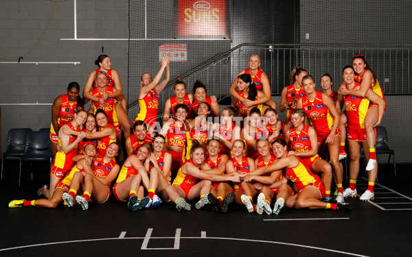 AFLW 2022 Media - Gold Coast Suns Team Photo Day S7 - 989707