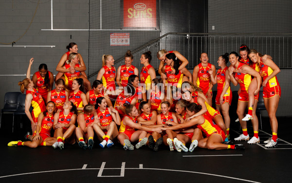 AFLW 2022 Media - Gold Coast Suns Team Photo Day S7 - 989706