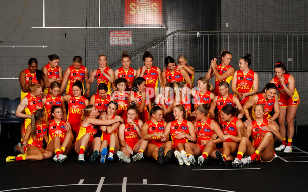 AFLW 2022 Media - Gold Coast Suns Team Photo Day S7 - 989702