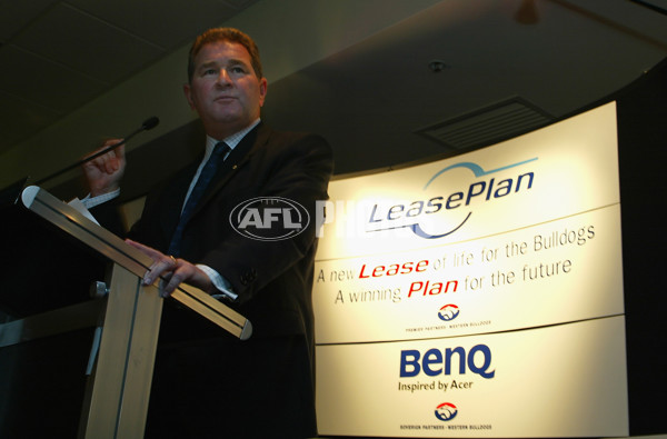 AFL 2002 Rd 5 - Western Bulldogs v Melbourne - 136410