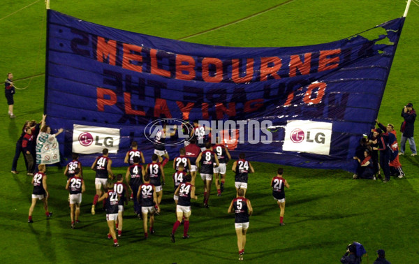 AFL 2001 Rd 2 - Adelaide v Melbourne - 149742