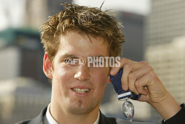 AFL 2004 Media - National Rising Star Award 020904 - 66855