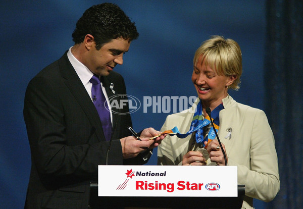 AFL 2004 Media - National Rising Star Award 020904 - 66862
